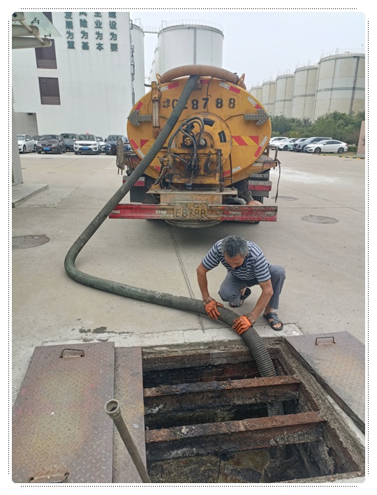 长丰镇隔油池清掏