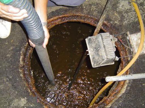 长丰镇隔油池清理