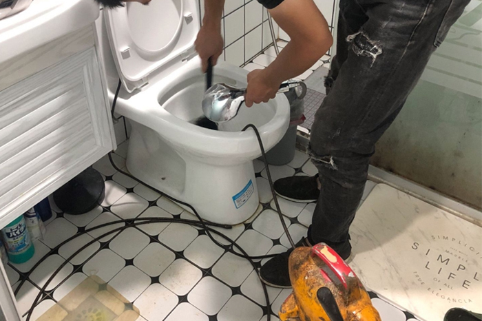 长丰镇马桶堵塞自己疏通还是找师傅？专业上门服务让你省时更省心